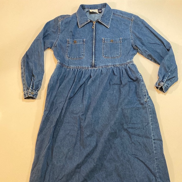 Cottage chic long sleeve denim dress - Picture 5 of 12